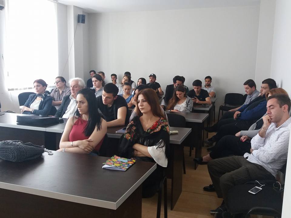 ეკონომიკის, ბიზნესისა და მართვის ფაკულტეტის მემორანდუმი შპს „ორ ნაბიჯთან“