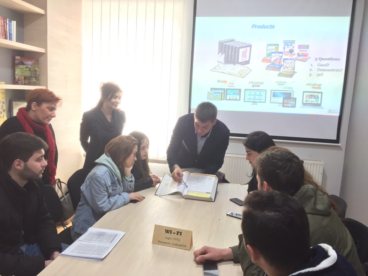 ამერიკული არასამთავრობო ორგანიზაცია Southwestern Advantage-ის წარმომადგენლების შეხვედრა სტუდენტებთან
