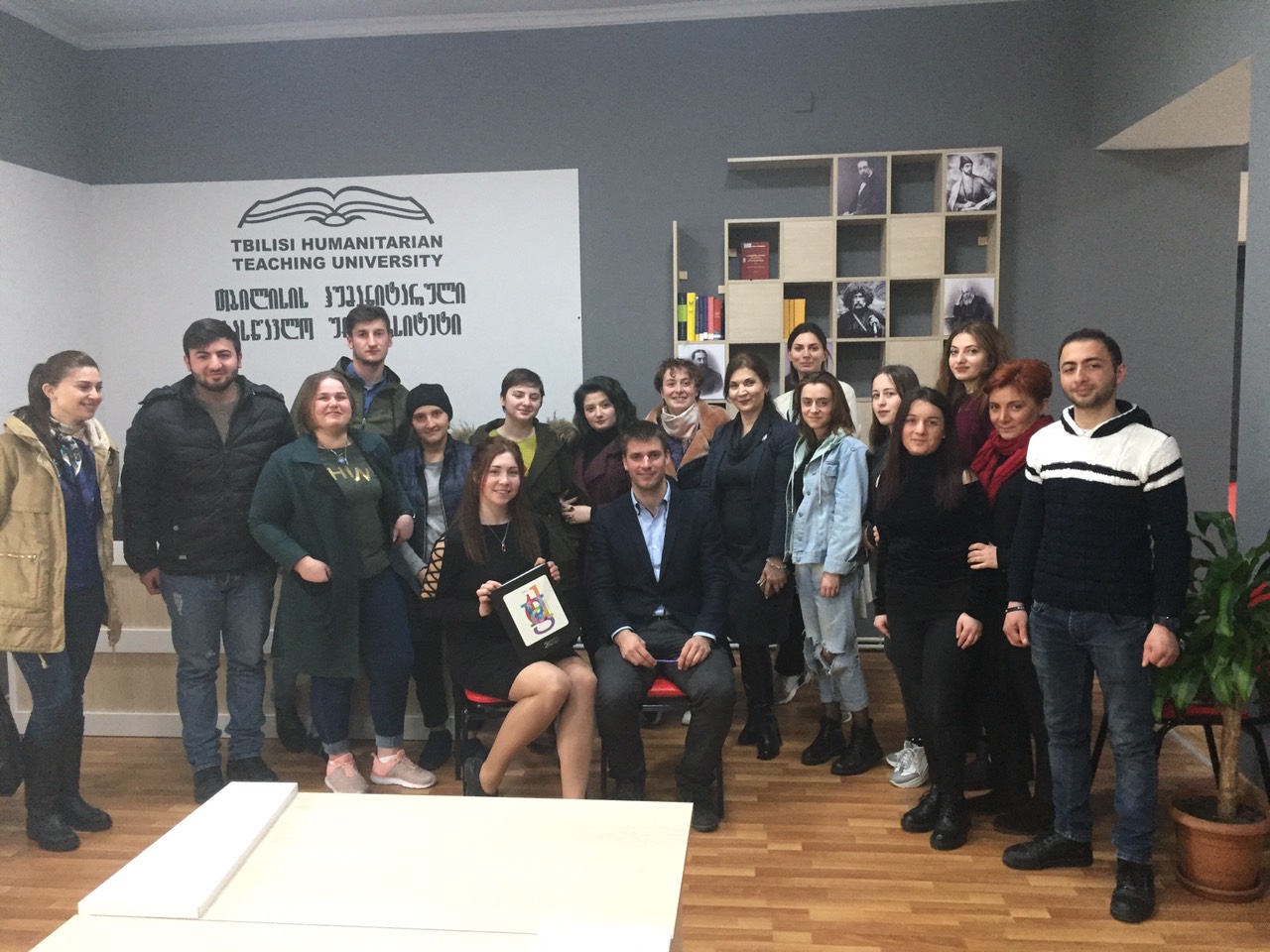 ამერიკული არასამთავრობო ორგანიზაცია Southwestern Advantage-ის წარმომადგენლების შეხვედრა სტუდენტებთან