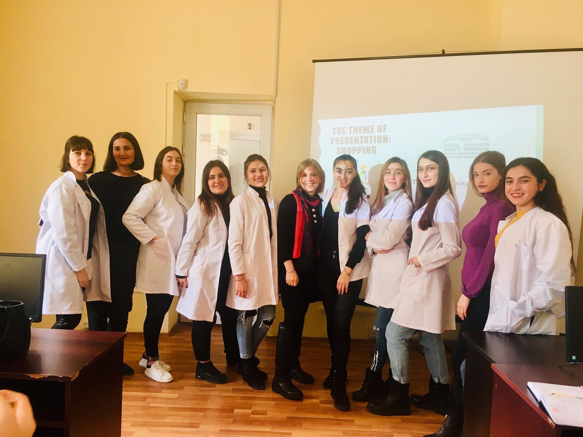 Presentation of presentations in the English language by the freshmen of the Faculty of Healthcare